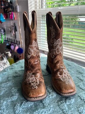 Source Unknown Brown Kids Cowboy Boots with White Floral Stitching